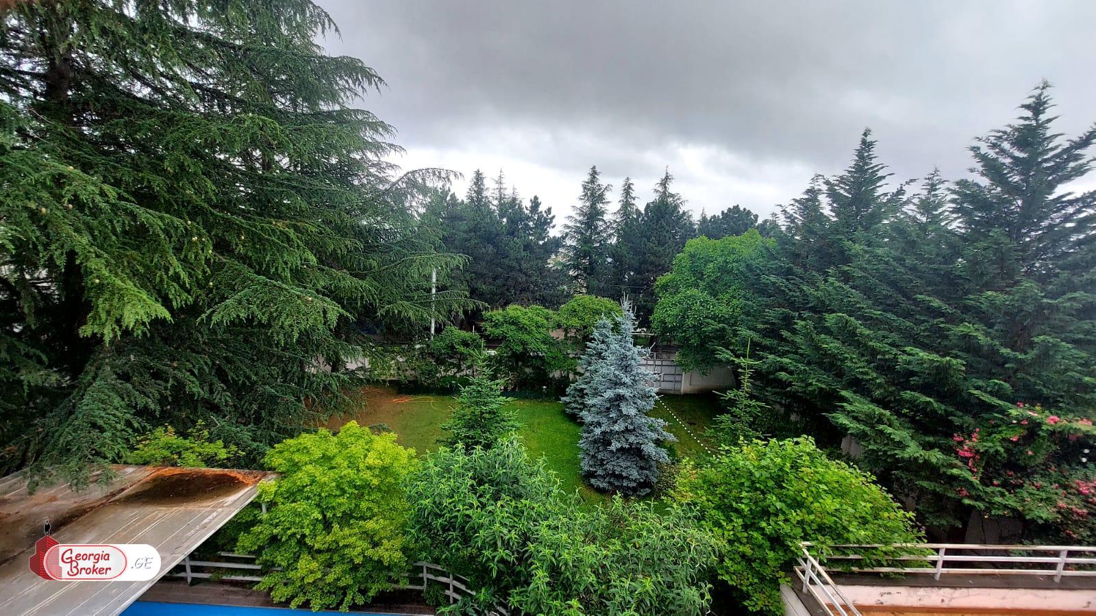 nearly repaired 9-room house for sale